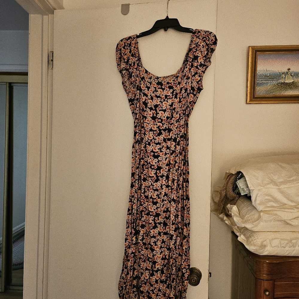 Super cute and flowy dress